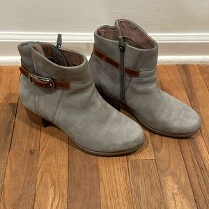 Dansko Hartly Gray Ankle boots leather strap detail size 39